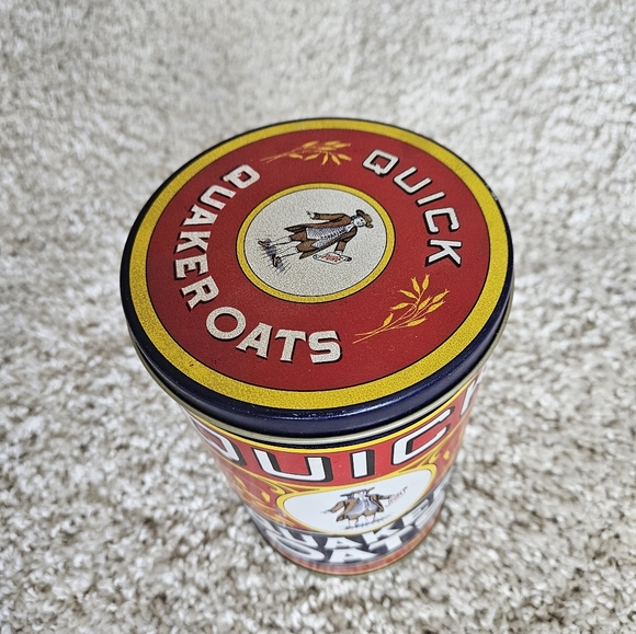 Quaker Oats Tin.  9 Inches Tall. - Picture 3 of 3